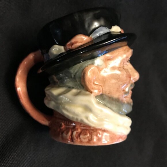 Vintage Royal Doulton Beefeater D6233 Toby Jug Mug Ceramic Figurine 3" Tall - Picture 3 of 7